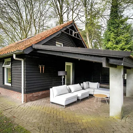 In With Hot Tub & Garden, Cleaning Included *